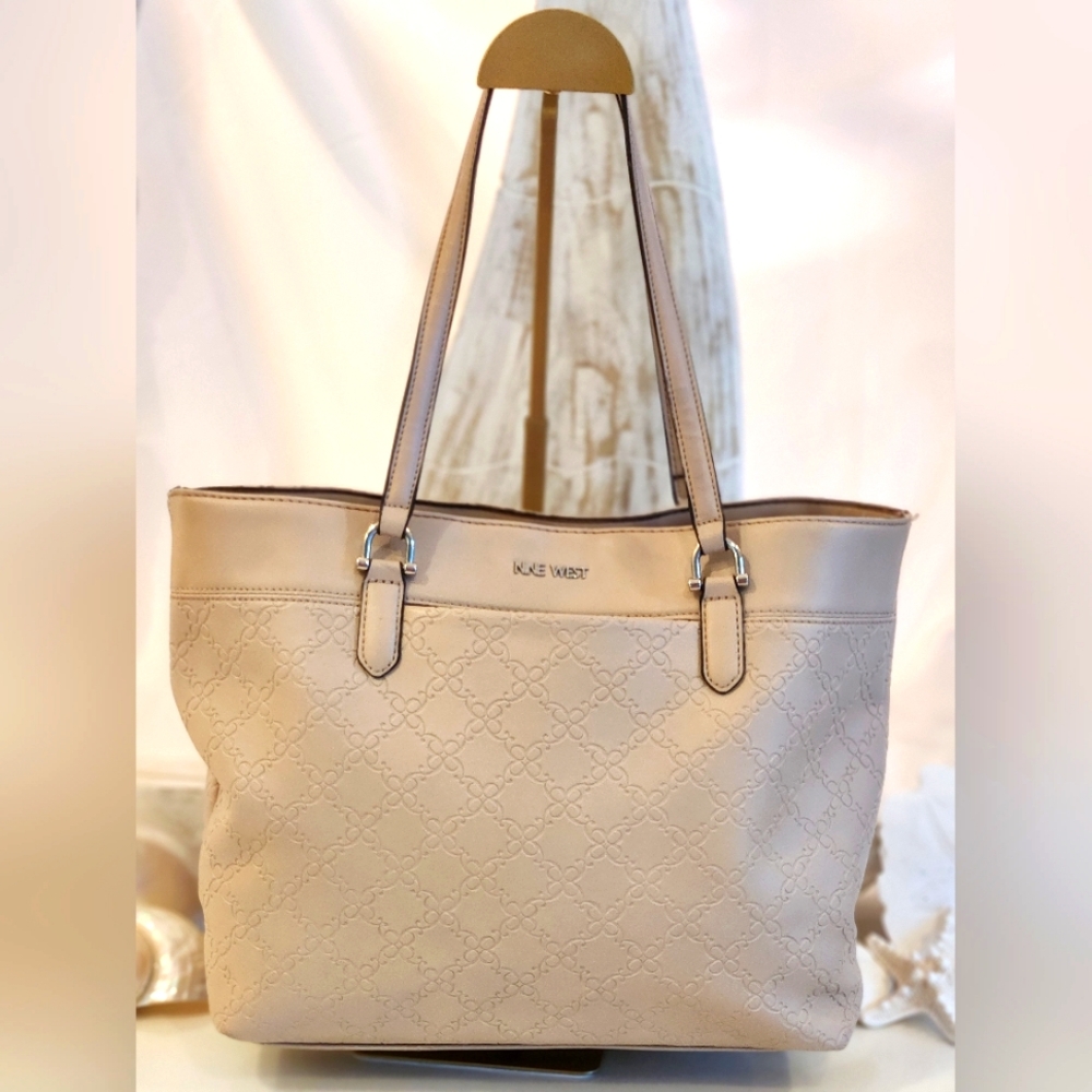 Nine West Tote-Neutral and Versatile!